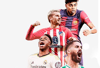 Bar televisión con partido de fútbol en directo para clientes